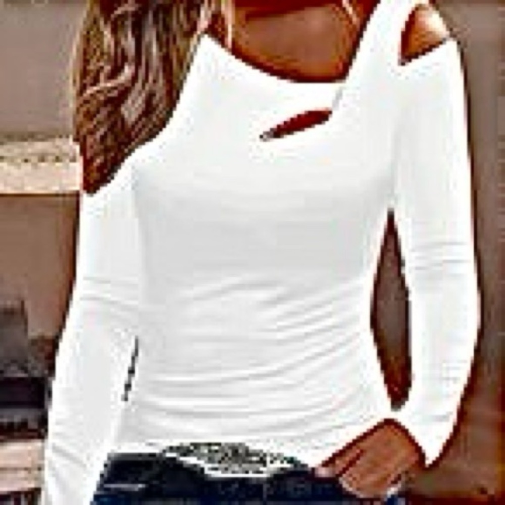 🆕Cherry Bean Direction Off Shoulder Hollow Asymmetrical t-shirt. Size L. NWT.